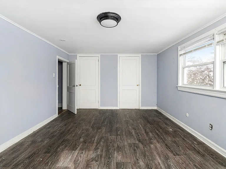 8 S Greenwood Ave — Photo 4