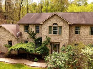 649 Sassafras Dr, Fairmont, WV 26554