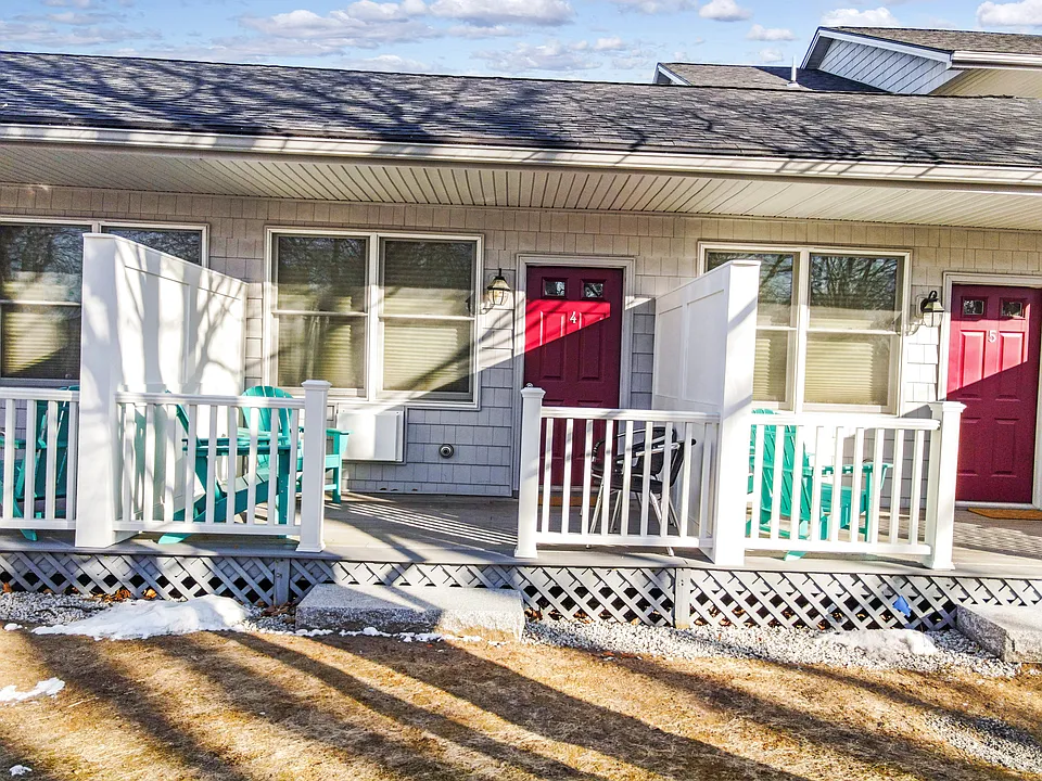15 Bourne Ave #4