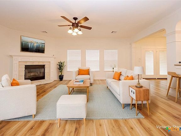 4th image of 303 Crowfoot Dr