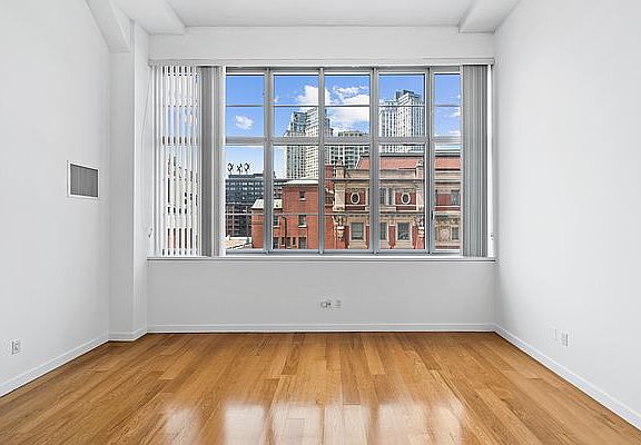 4th image of 27-28 Thomson Ave #441