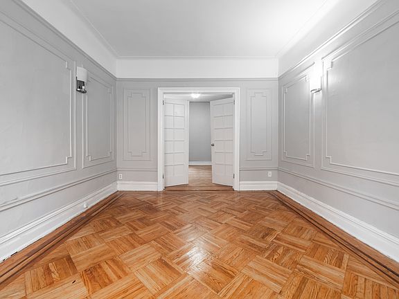 4th image of 880 47th St APT D4