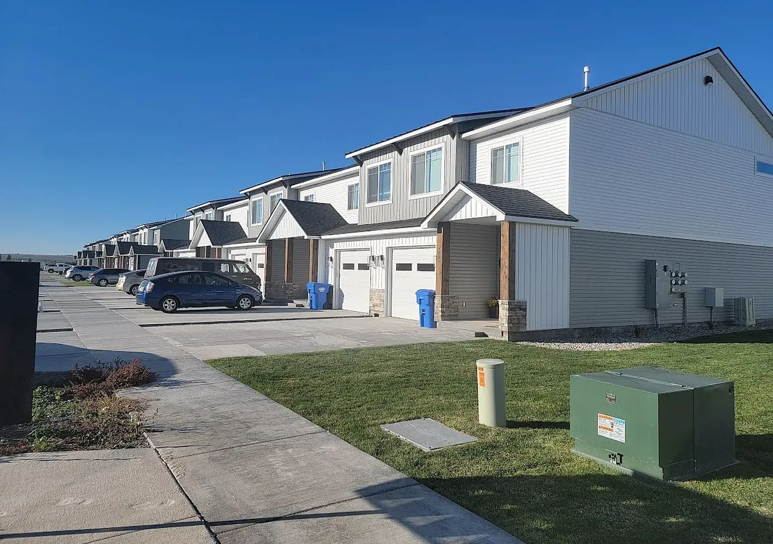 Awesome 3 Bedroom 2.5 Bath Townhouse In Sugar City! — Photo 1