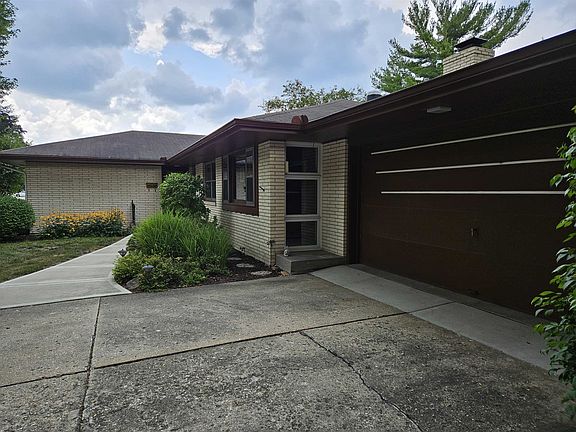 2nd image of 716 Tamarack Ln