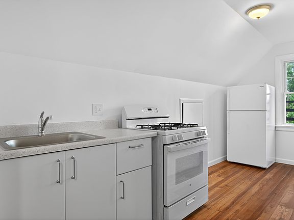 5th image of 42 Duer Pl #3