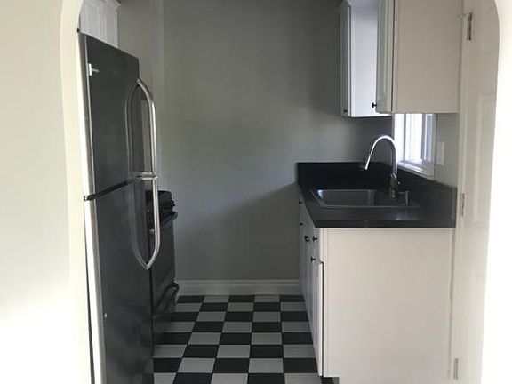 4th image of 221 Union Pl APT 4