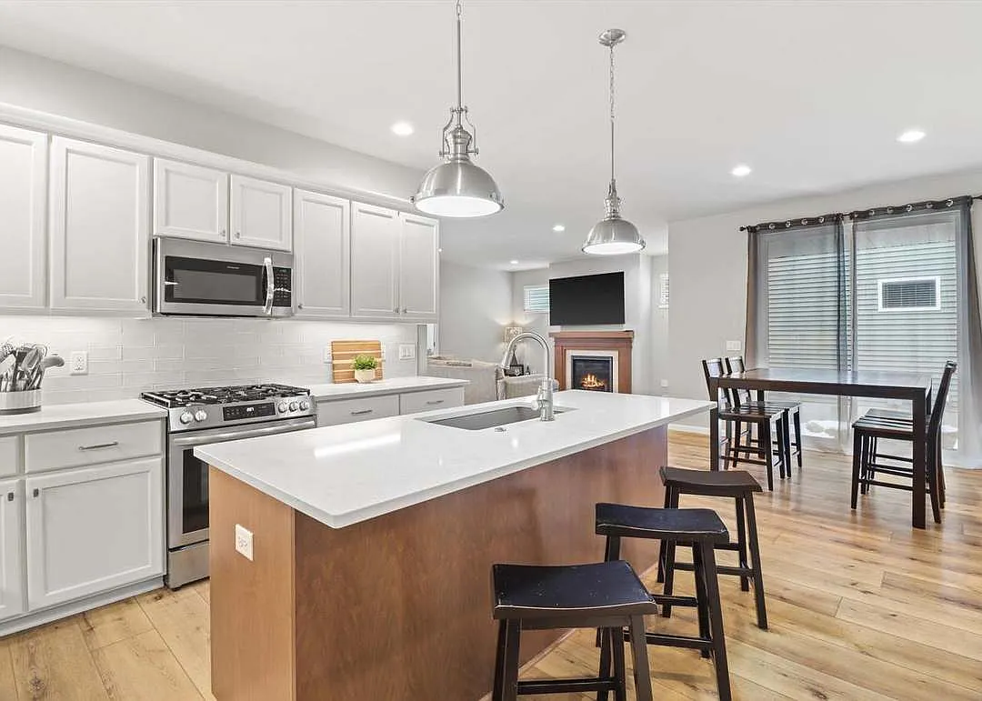 3 bed, 1727 sqft, $3,000 — Photo 4