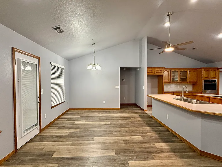 510 College Pl — Photo 6