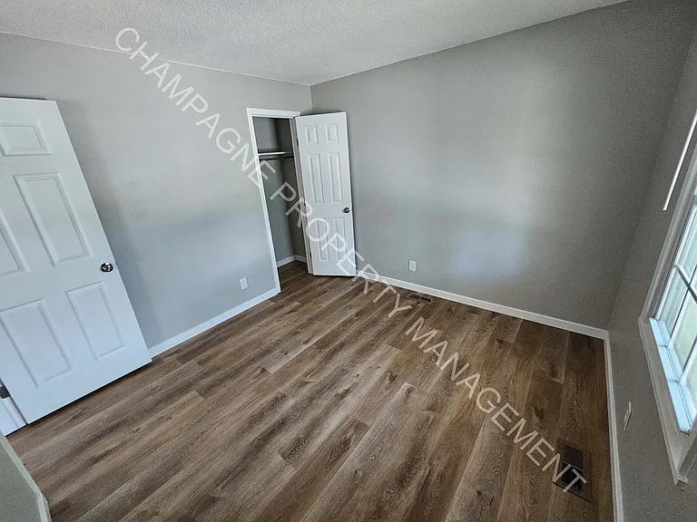 1307-1309 N Arrowhead Rdg — Photo 5