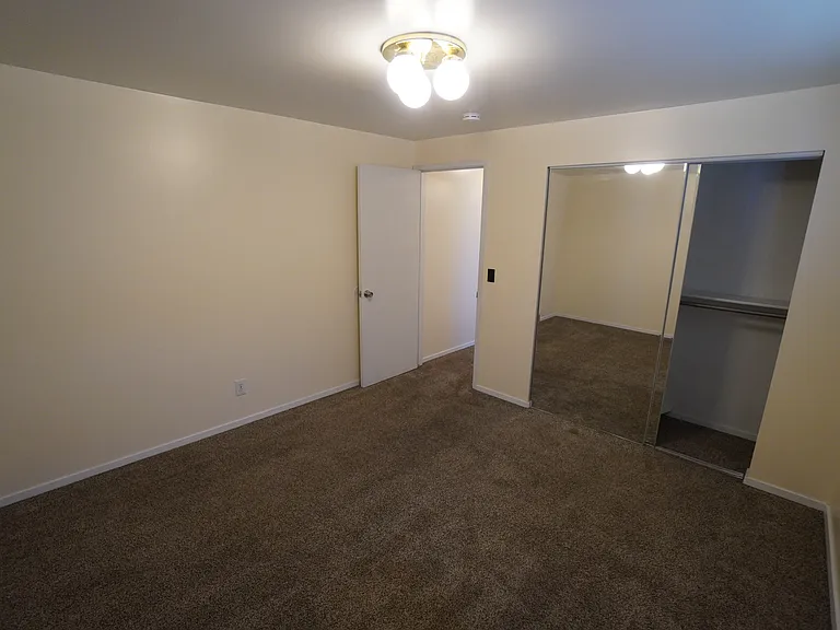 277 W 2300 N — Photo 31