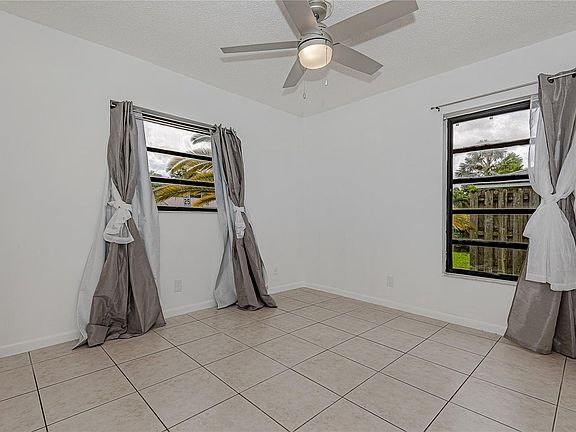 4th image of 2831 NW 51st Ter