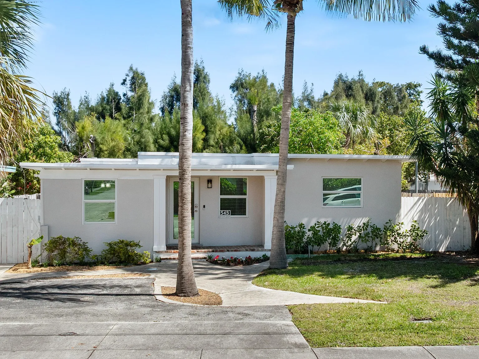 4 bed, 2.0 bath, 1200 sqft, $4,200 — Photo 2