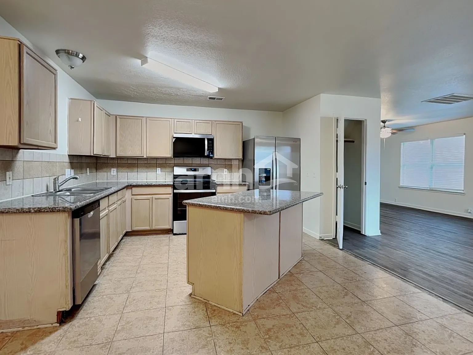 4 bed, 2.5 bath, 2540 sqft, $2,325 — Photo 3