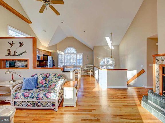 4th image of 710 Deer Leap Dr