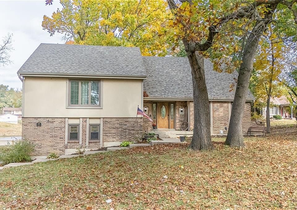1st image of 3809 Lakeside Dr