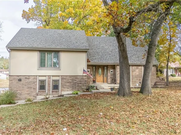 3809 Lakeside Dr, Saint Joseph, MO 64503