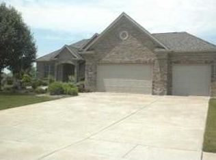 5552 Judge Rd, Bettendorf, IA 52722