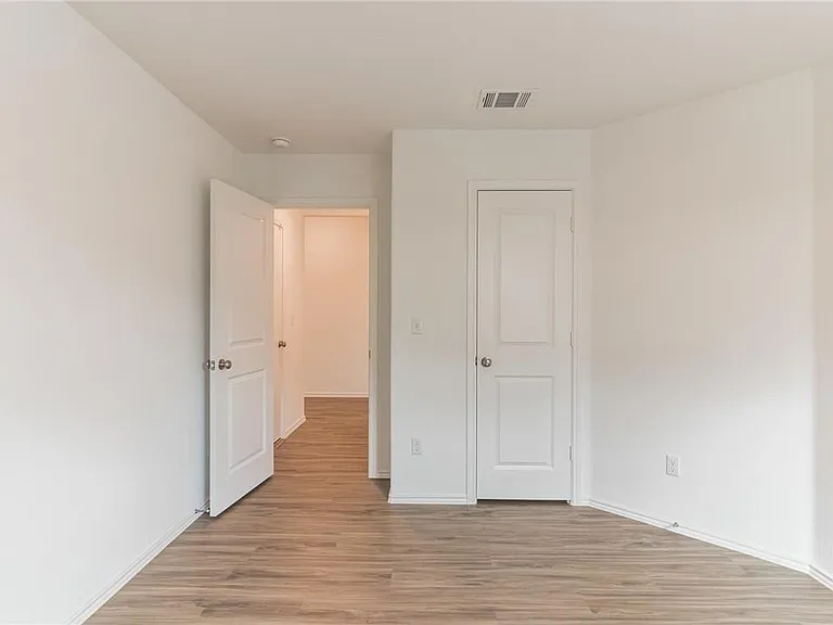 500 Jack Ryan St — Photo 21