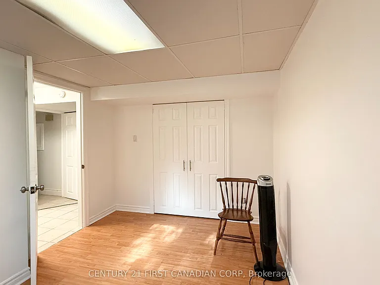 80 Rollscourt Pl — Photo 15