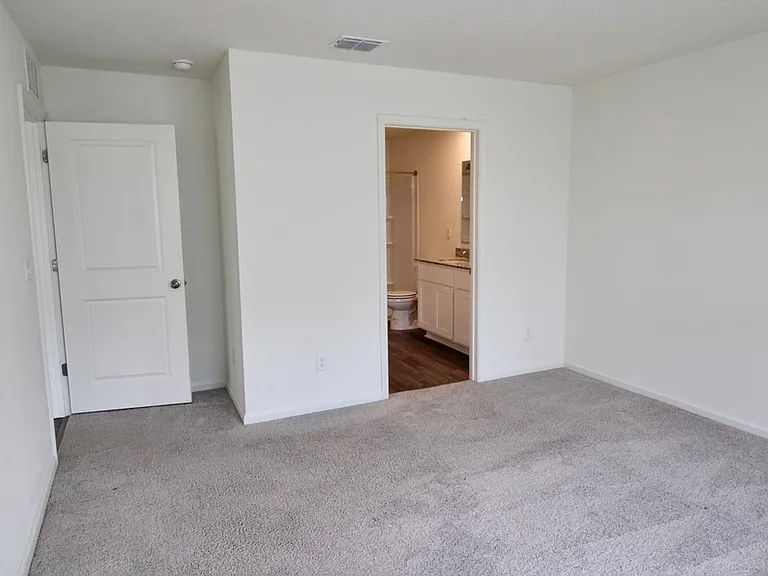 205 Landing Blvd — Photo 11