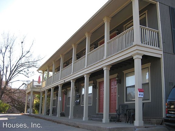 3rd image of 711 W Douglas St #2886324