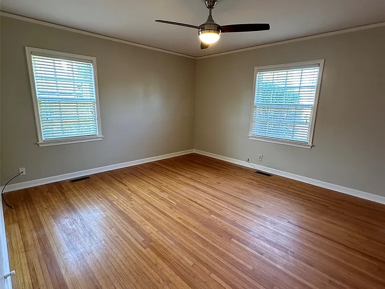 2105 S Florence Ave — Photo 10