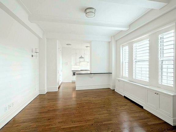 2nd image of 215 W 88th St APT 8B