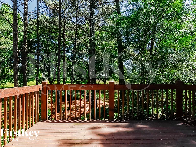 1046 Preserve Ln — Photo 17