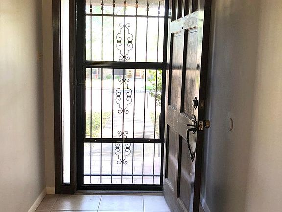 3rd image of 107 Glenmoor Dr