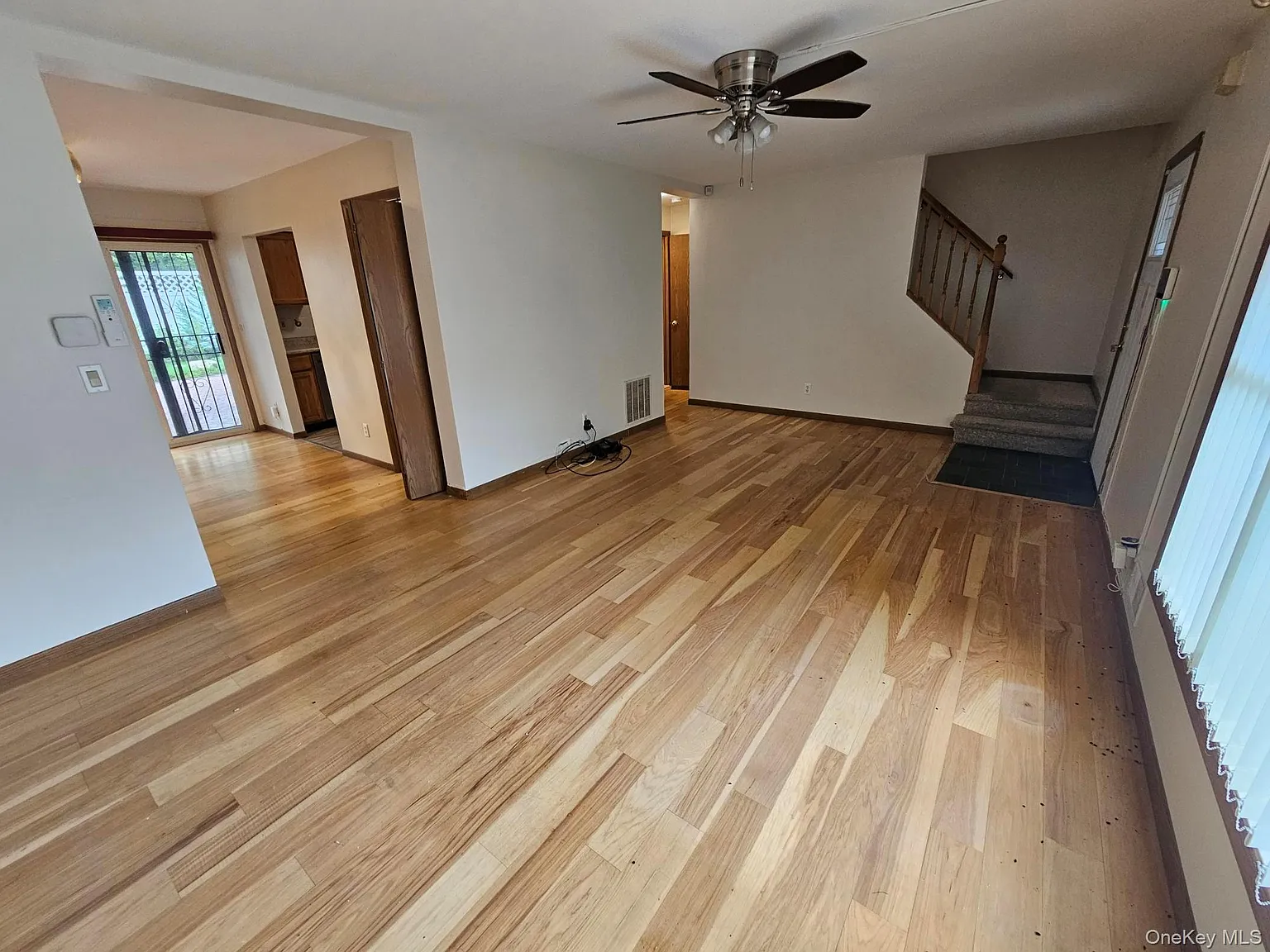 3 bed, 2.0 bath, 1300 sqft, $3,650 — Photo 3