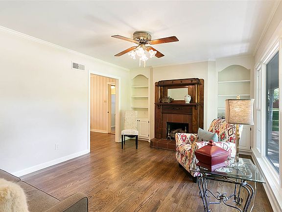 3rd image of 117 W Sunset Cir