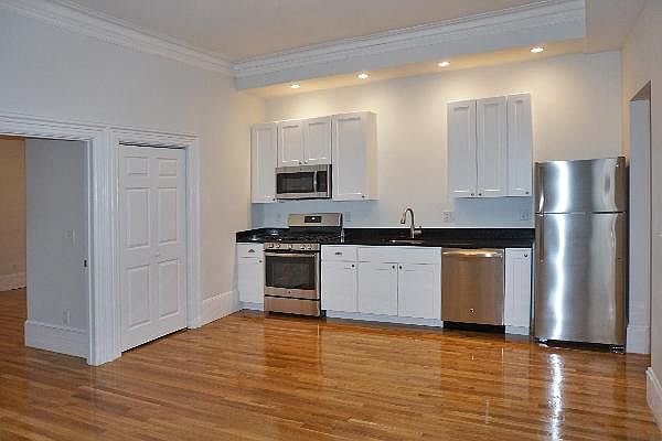 2nd image of 211 Freeman St #6
