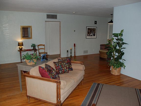 4th image of 2914 E Waverly St