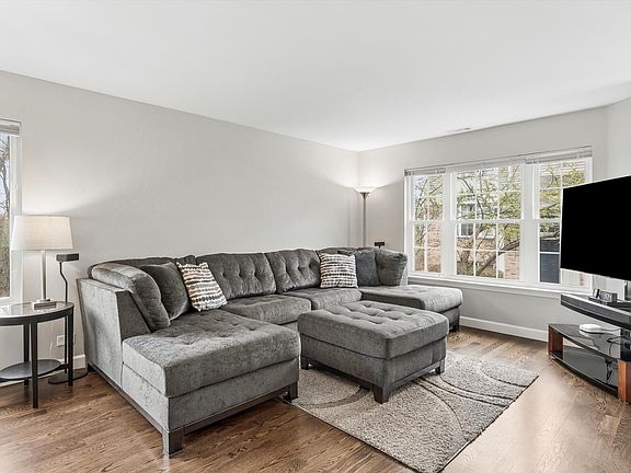 3rd image of 2779 Woodmere Dr #2779