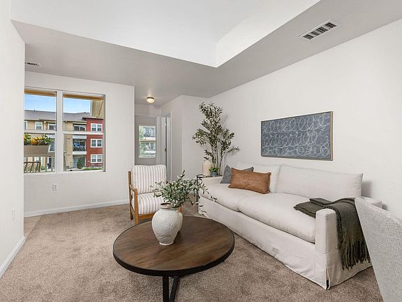4th image of 208 Lucca Dr