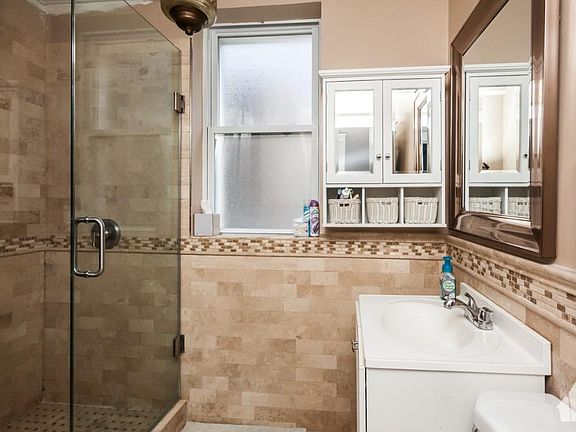3rd image of 5004 N Wolcott Ave APT 2