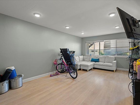 3rd image of 2261 48th Ave