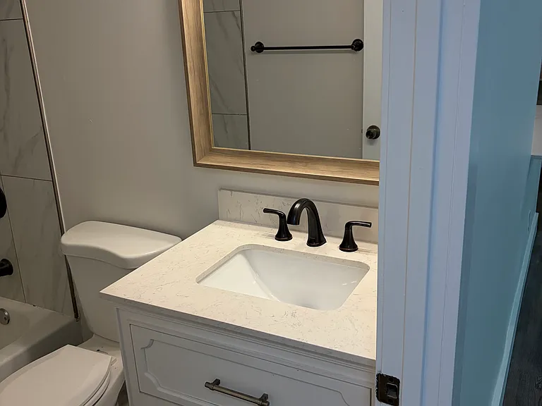 Parkway Apartments — Photo 11