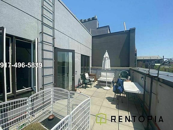 3rd image of 85 Montrose Ave #4T