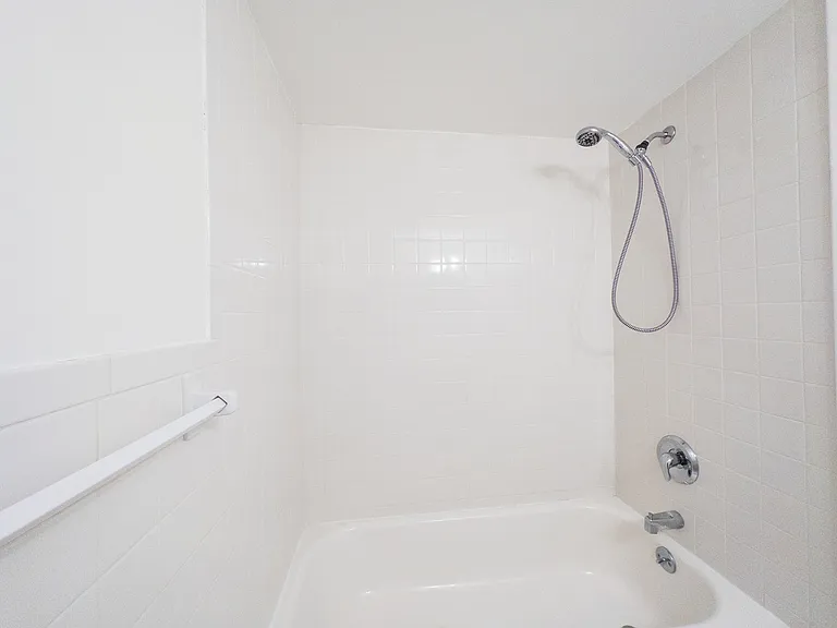 Magnolias Corner — Photo 14