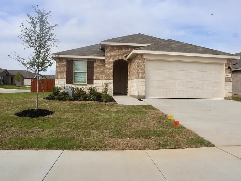 5552 Rollins Dr — Photo 1