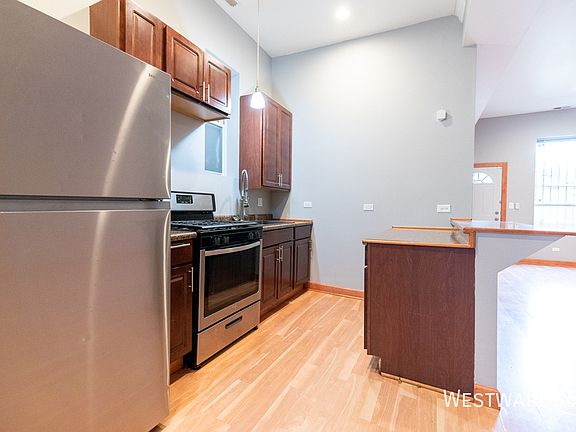 4th image of 4030 S Indiana Ave APT 1