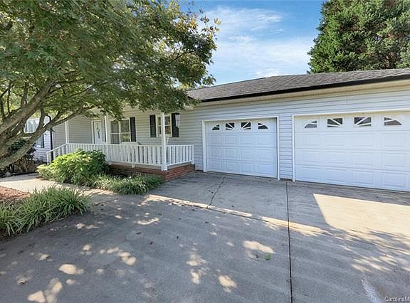 4th image of 173 Antler Dr