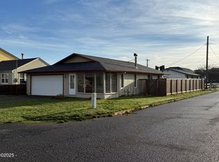 953 SW 7th St, Newport, OR 97365