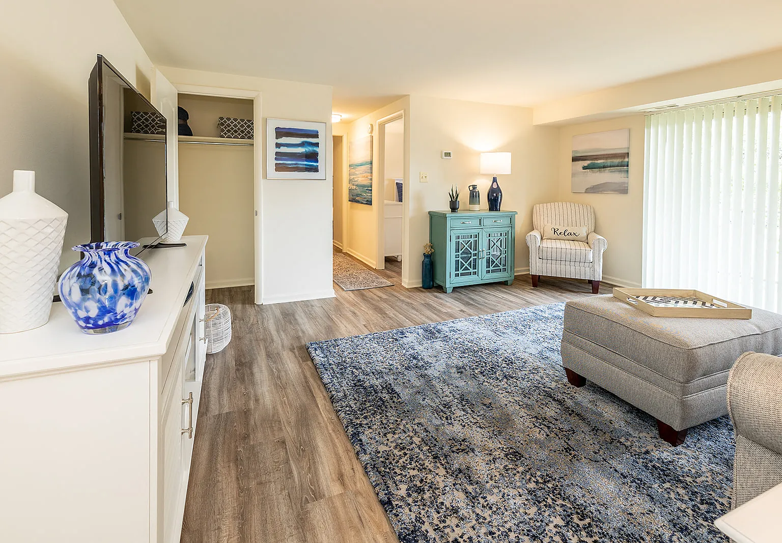 Windsor House Apartments — Photo 3