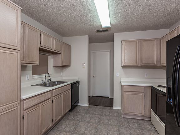5th image of 10216 Aurora Dr