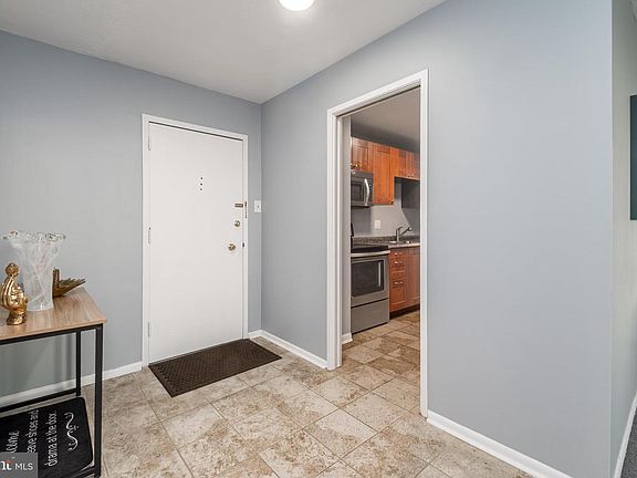 4th image of 1 E University Pkwy Unit 805