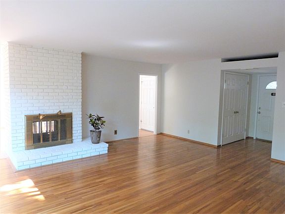 5th image of 1506 Lyle Dr