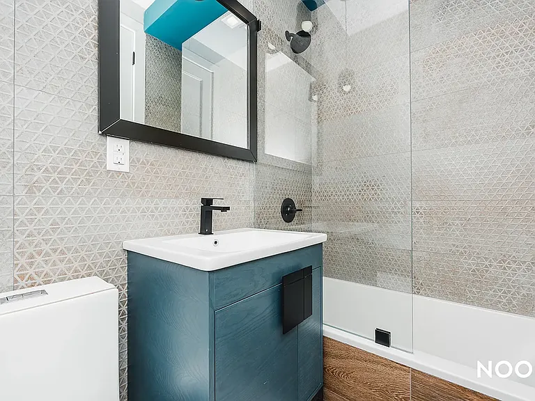 576 Grand St #3R — Photo 8