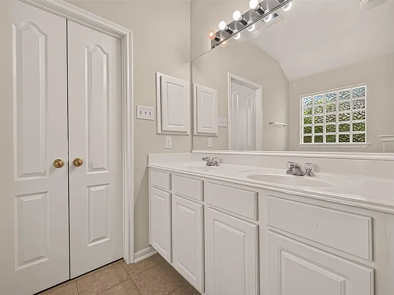 4823 Grand Chateau Ln — Photo 32